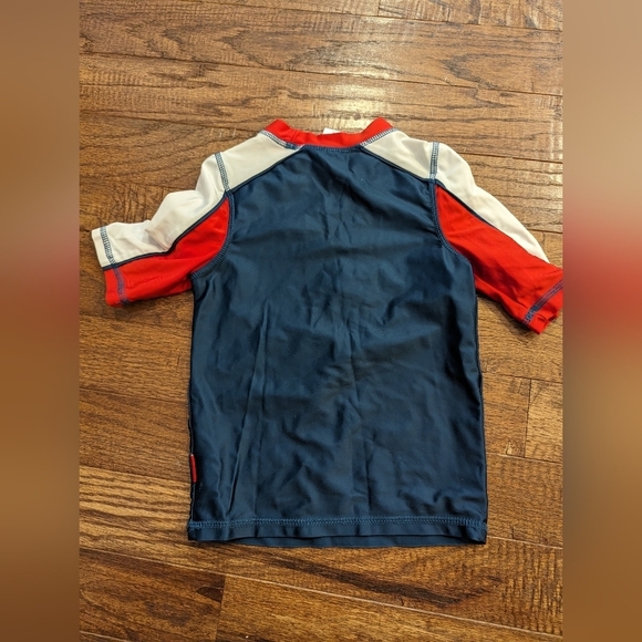 Captain America  swim rash guard. Kids Size 5/6 new without tags - Picture 2 of 6